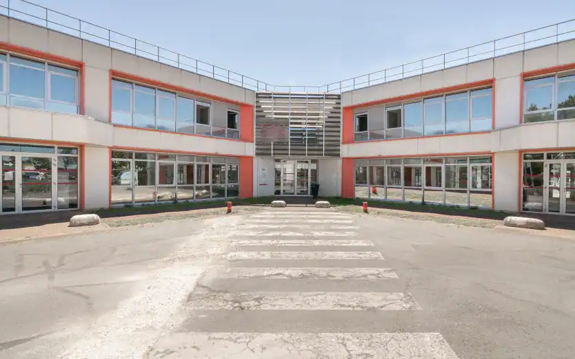 Wacano-Orly-bureaux-coworking-pepiniere-exterieur-startup-facade